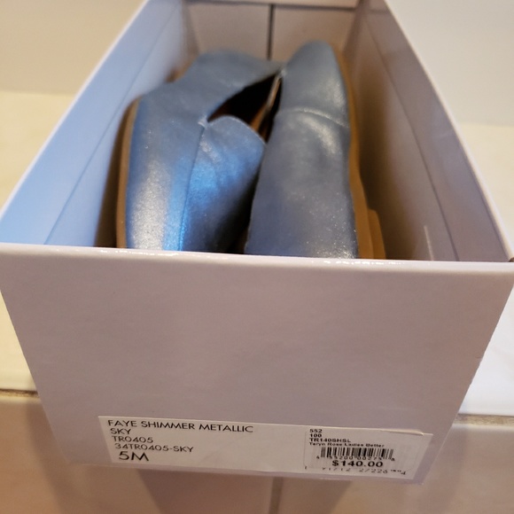 🆕️NIB Taryn Rose Faye Metallic Loafer - Picture 5 of 7